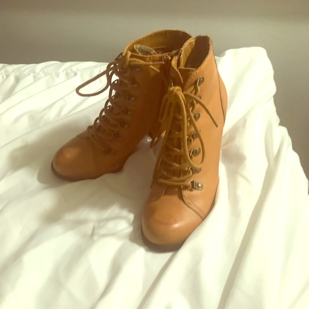 Seychelles ankle boots with heels!